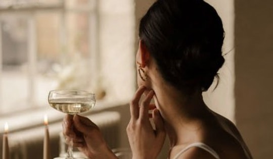 Tin sáng 23/11: Đằng sau lối sống sang chảnh của một 'hot girl' tại Đà Nẵng; Thông tin mới vụ hiệu trưởng bỏ nhiệm sở nhiều ngày ở Gia Lai