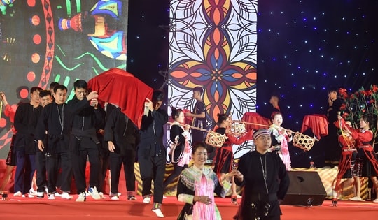 Khai mạc Lễ hội PuTaLeng 'Về miền Đỗ quyên'