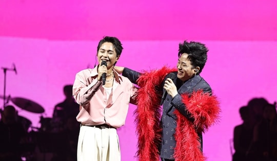 Tùng Dương giữ vững phong độ đỉnh cao trong live concert 'Người đàn ông hát'