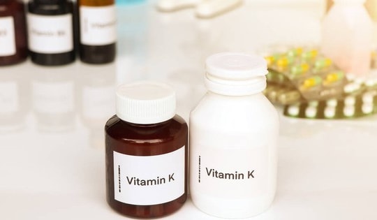 Tại sao nên dùng vitamin D cùng với vitamin K?