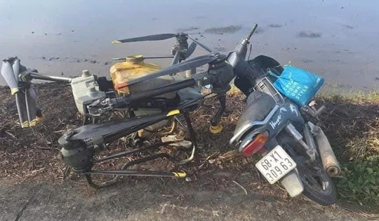 Va chạm với máy bay không người lái đang phun thuốc, người đi xe máy tử vong thương tâm
