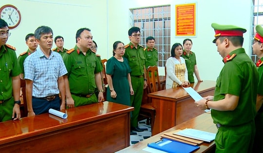 Bắt giám đốc và trưởng phòng Ban Quản lý Dịch vụ công ích TP Nha Trang