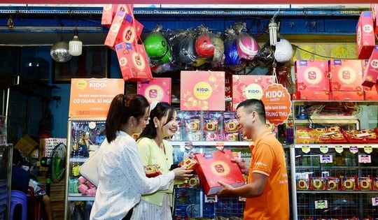 Hàng loạt chương trình khuyến mại giảm giá, người tiêu dùng mua hàng 'càng khuya - càng giảm'