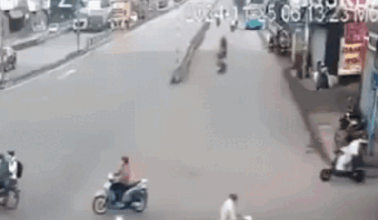 Nữ sinh đi xe đạp điện tử vong thương tâm dưới bánh xe đầu kéo