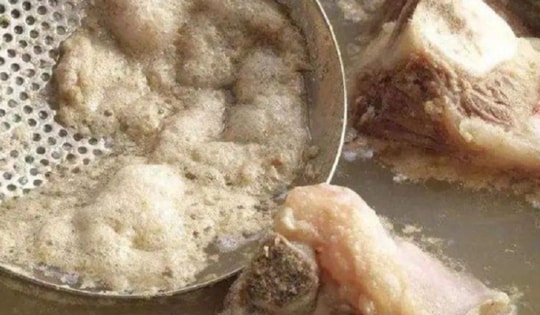 Khi nào mới cần hớt bỏ bọt trong nước hầm xương? Thông tin khiến nhiều người bất ngờ