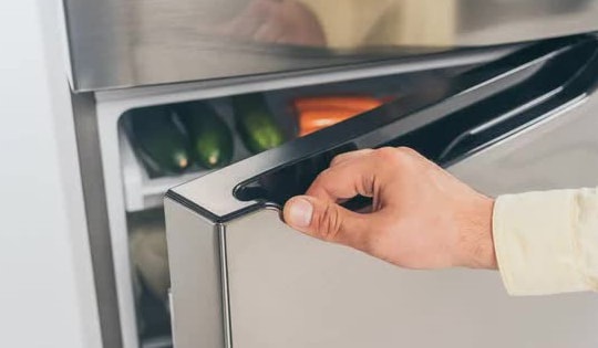 6 thói quen tưởng chừng vô hại nhưng đang âm thầm phá hỏng tủ lạnh nhà bạn!