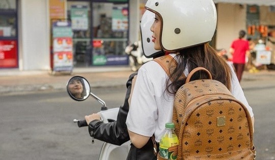 Người trẻ căng thẳng trước áp lực chi tiêu cuối năm