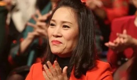 Nhà báo Tạ Bích Loan nhận Huân chương Lao động hạng Nhất