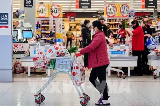 Australia: Nghịch lý người trẻ "thắt lưng buộc bụng", người già tăng chi tiêu