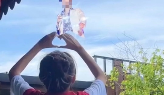 Đu trend 'nhìn lên bầu trời ngắm vì tinh tú' có thể bị truy cứu trách nhiệm hình sự