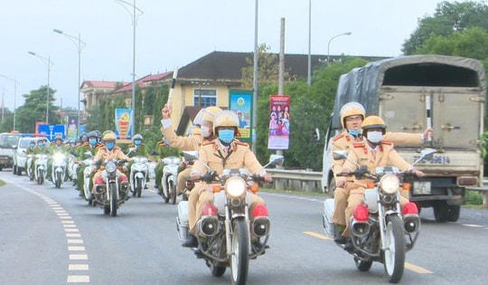 Từ ngày 1/1/2025, trong những trường hợp này, CSGT có quyền dừng phương tiện