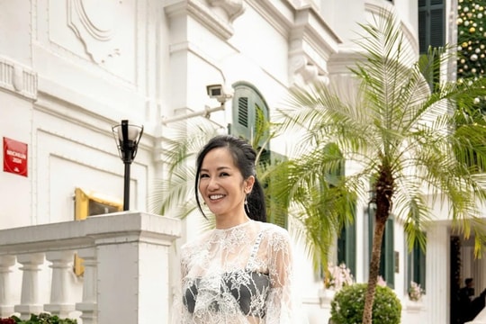 Diva Hồng Nhung chuộng gu thời trang xuyên thấu ở tuổi trung niên