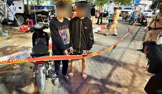 Lấy trộm xe máy, 2 thiếu niên bỏ chạy khi bị công an dừng xe kiểm tra