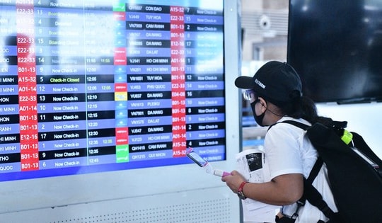 Bay 'lệch đầu' đón khách, giá vé máy bay Tết một chiều rẻ bèo