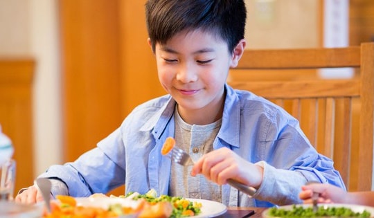 Cha mẹ nên biết về chế độ dinh dưỡng lành mạnh cho trẻ em