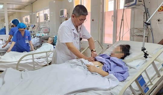 Người phụ nữ 38 tuổi sốc nhiễm khuẩn, nhiễm trùng huyết nặng vì chủ quan khi sốt virus