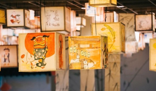 Du khách thích thú check-in với 1.200 ngọn đèn đăng nghệ thuật tại núi Bà Đen