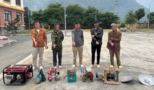 Hòa Bình: Bắt quả tang 5 đối tượng khai thác vàng trái phép