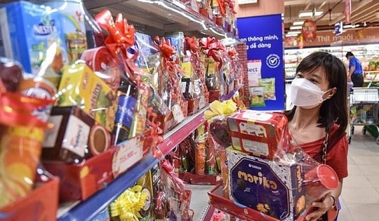 Giỏ quà Tết 2025 ưa chuộng hàng hóa tiêu dùng thiết yếu, tiện lợi