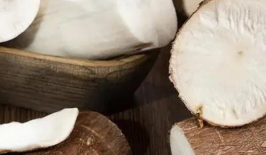 Vì sao chúng ta luôn phải gọt bỏ vỏ sắn trước khi nấu?