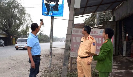 Lái xe container vào đường cấm, gã tài xế có hành động bất thường