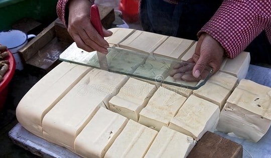 Người xưa có câu: 'Mua đậu phụ chọn rìa, mua củ sen chọn đốt' có ý nghĩa gì?