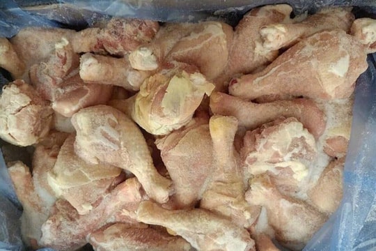 Đón lõng xe tải đang lưu thông, chặn đứng hơn 300kg đùi gà không đảm bảo an toàn vệ sinh thực phẩm