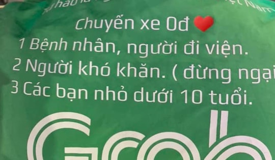 Dòng chữ tự in phía sau lưng tài xế Grab khiến nữ hành khách cay mắt, biết danh tính càng bất ngờ