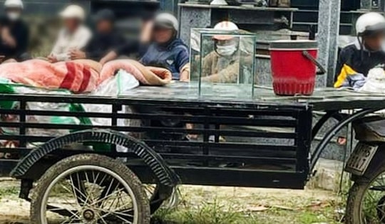 Bất ngờ phát hiện thi thể người đàn ông trùm chăn trên xe lôi