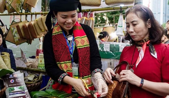 Người dân Hà Nội hào hứng thưởng thức ẩm thực của hơn 40 quốc gia tại Liên hoan Ẩm thực Quốc tế 2024