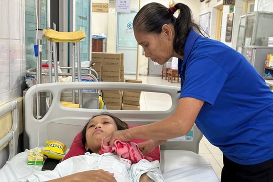 Xót xa hoàn cảnh cô gái trẻ bị suy thận, phải thay khớp háng nhiều lần cần sự giúp đỡ