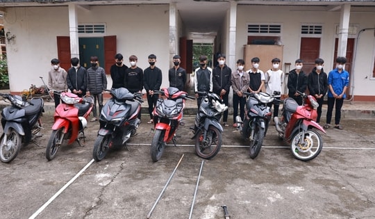 Mang hung khí rượt đuổi, gây thương tích cho người đi đường