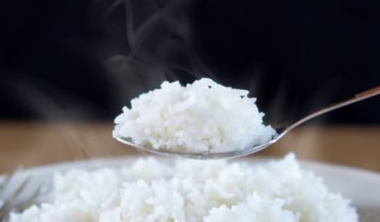 Ăn cơm nóng hay cơm nguội tốt hơn?