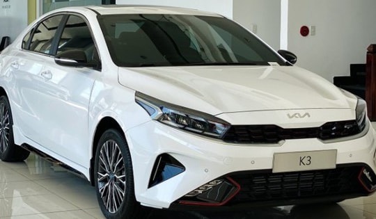 Giá lăn bánh Kia K3 mới nhất rẻ kỷ lục, Mazda3, Hyundai Elantra lo chạy doanh số cuối năm