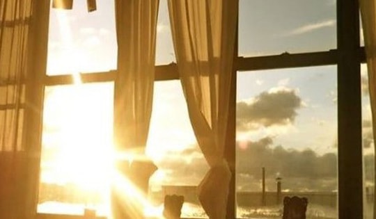 Mặt trời chiếu thẳng vào nhà có tốt không? Lợi ích và nguy cơ cần lưu ý
