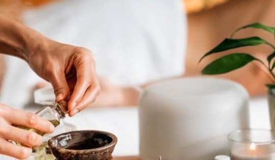 Cách làm thuốc đuổi muỗi từ tinh dầu