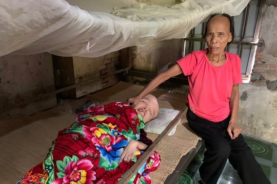Thương cảnh người phụ nữ tật nguyền nuôi con mắc bệnh não úng thủy