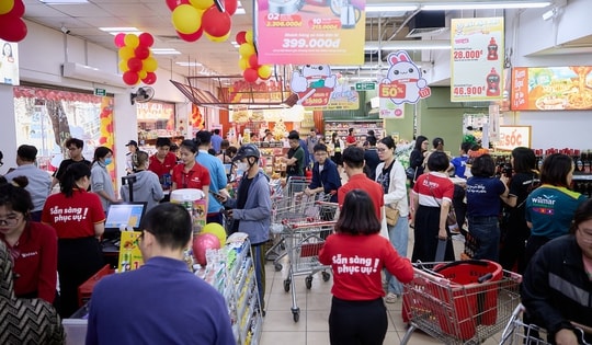 'Dàn trận' khuyến mại cuối năm 2025: Tăng dự trữ, tung chiêu kích cầu, tuyển thêm lao động thời vụ đáp ứng nhu cầu mua sắm dịp Tết