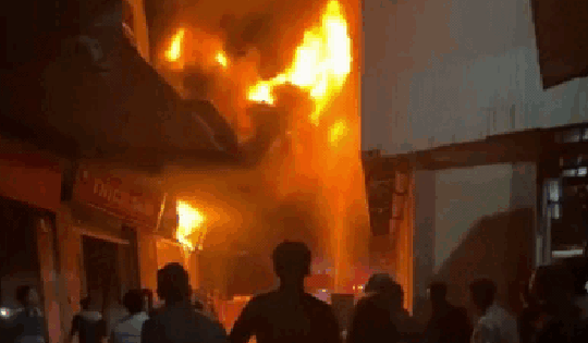 Hà Nội: Vụ cháy ở Thạch Thất thiêu rụi 480m2 nhà xưởng, gây thiệt hại cho 10 hộ dân