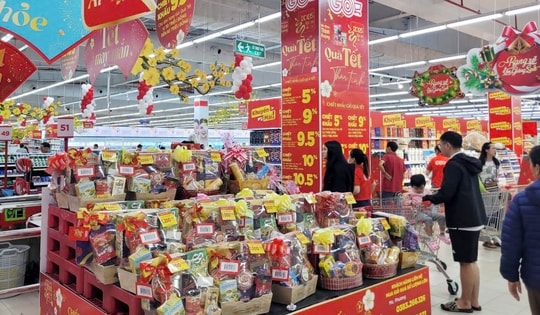 'Dàn trận' khuyến mại cuối năm 2025: Đa dạng kênh phân phối hàng Tết đến tận tay người tiêu dùng