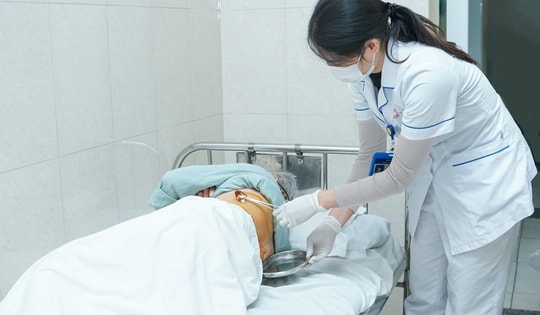 Tự điều trị dẫn đến biến chứng nguy hiểm, lời cảnh báo của bác sĩ cho người mắc bệnh Zona thần kinh