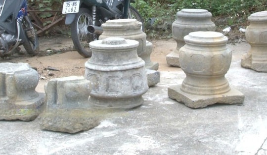 Thiếu tiền tiêu vào nghĩa trang lấy cắp trụ đá