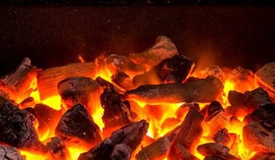 Sưởi ấm bằng than trong phòng ngủ, 2 người ở Phú Thọ thương vong