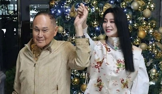 Phạm Băng Băng thân mật bên tỷ phú U90