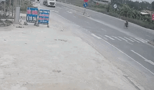 Xe tải gây tai nạn liên hoàn vì tránh xe đạp sang đường 'ẩu'