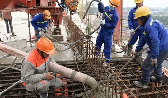 Cận cảnh quá trình hợp long cầu vượt sông Đào ở Nam Định