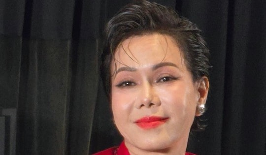 Việt Hương gây sốc khi hỏi: 'Mọi người thấy ảnh thờ của tôi đẹp không?'