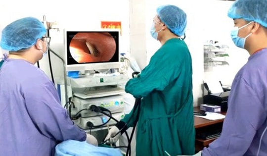 Bé gái 7 tuổi ở Tuyên Quang nhập viện gấp sau khi ăn cháo sáng