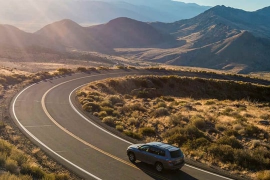 'Bỏ túi' kinh nghiệm lái xe đường dài an toàn, không mệt