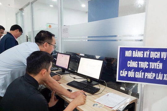 Người dân cần biết chi tiết các thủ tục cấp, đổi giấy phép lái xe mẫu mới từ 1/1/2025